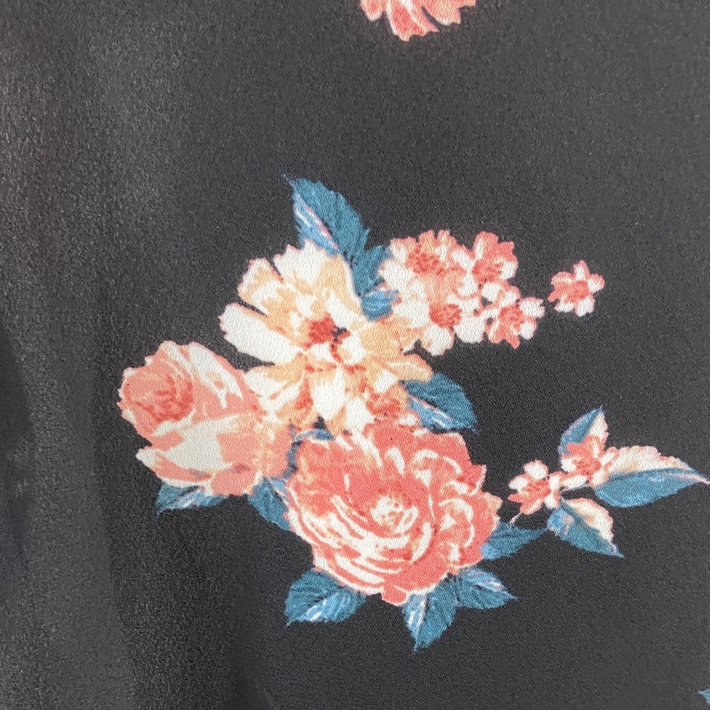 Torrid Semi Sheer Floral Black Top Blouse Shirt Size 00 Draped Back Cutout - Picture 8 of 10